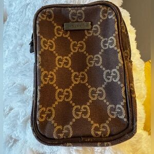 GUCCI POUCH